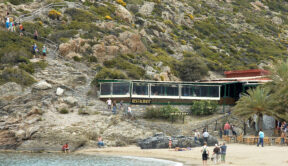 Vai Beach Cafe et étapes